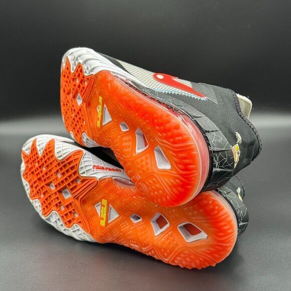 Nike Space Jam x LeBron 18 Low 'Sylvester x Tweety' - Picture 6 of 9